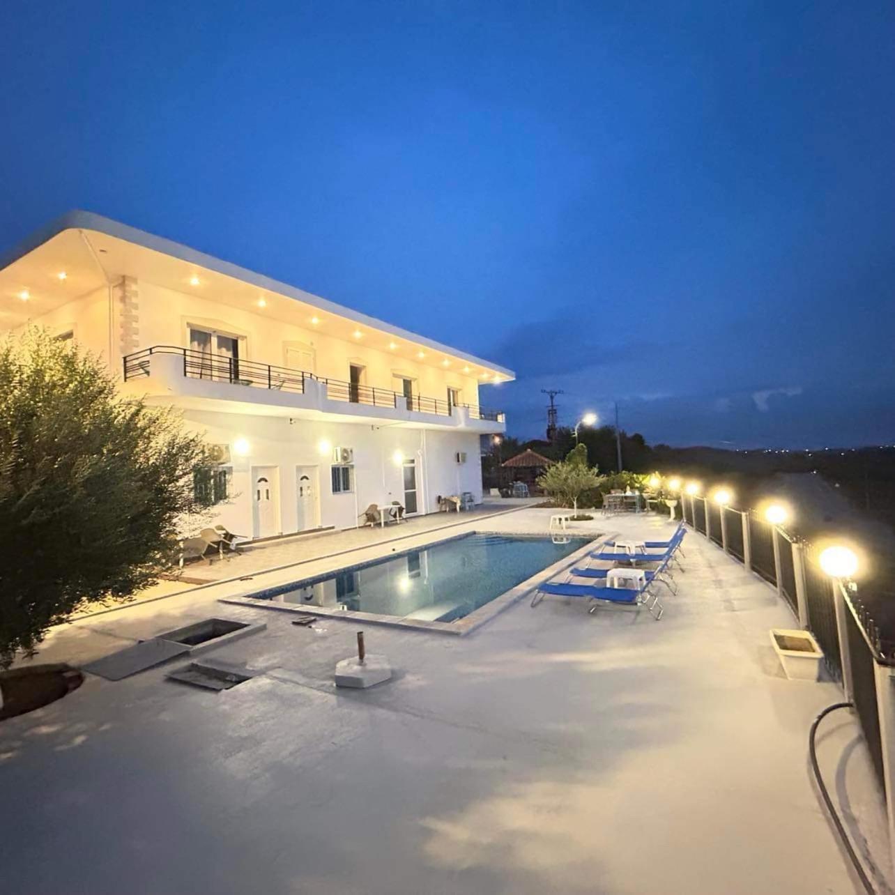 Anastasias Apartments Sarandë Exteriör bild